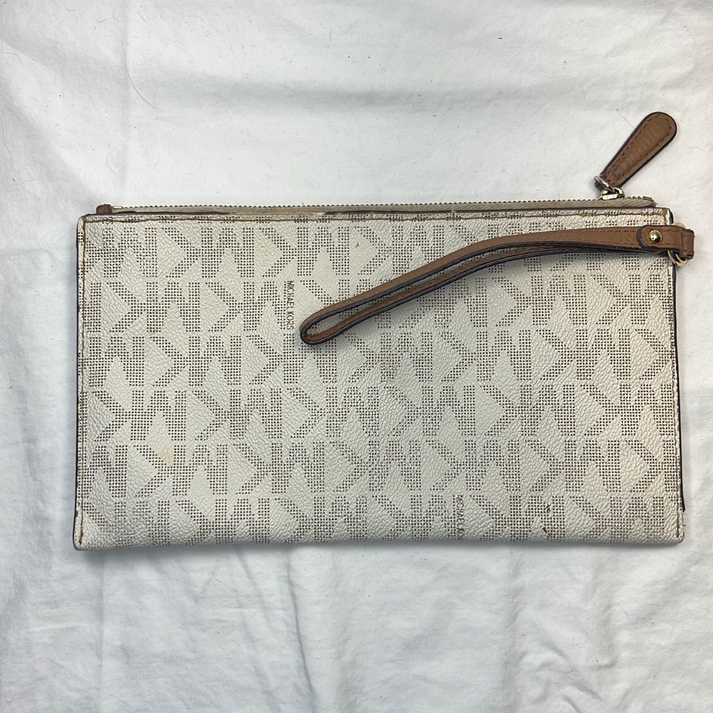 Micheal Kors wristlet leather - Picture 4 of 11